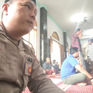 Bhabinkamtibmas Desa Bojong Laksanakan Program Jumat Keliling di Masjid Al Mukhlisin Cikupa