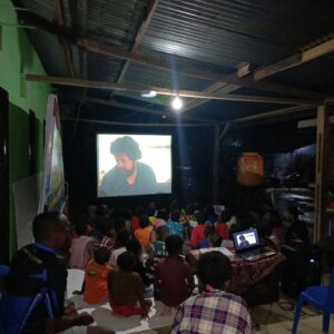 Satgas TMMD Kodim 1802/Sorong Gelar Nonton Bareng Film Denias