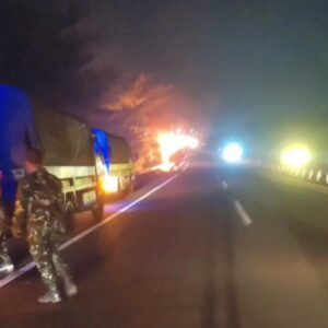 Kebakaran Truk NPS Satgas Pamtas Yonif 509/BY di Tol Surabaya-Gempol