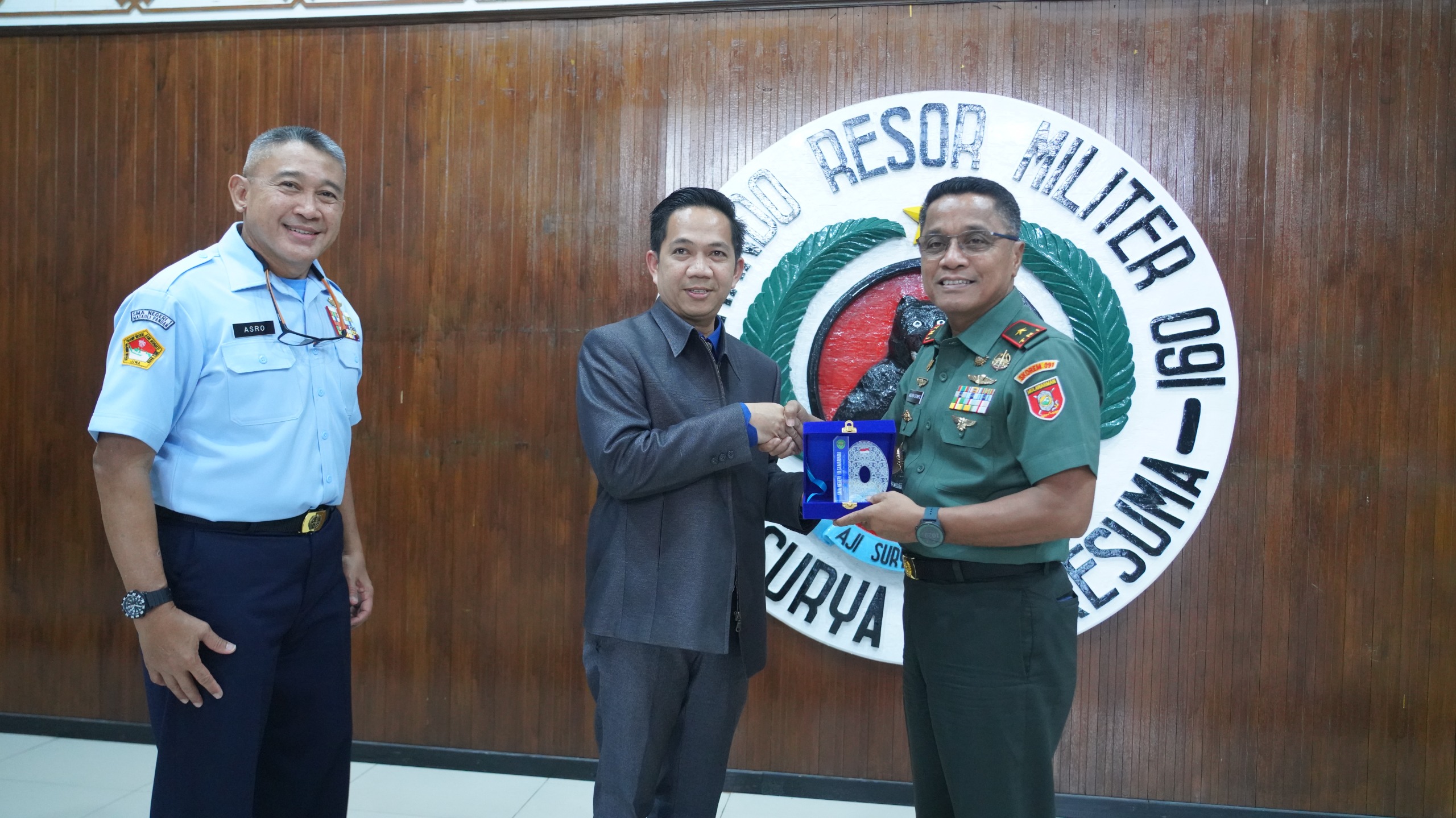 Membangun Karakter Siswa : Audiensi SMAN 10 Samarinda dengan Danrem 091/ASN