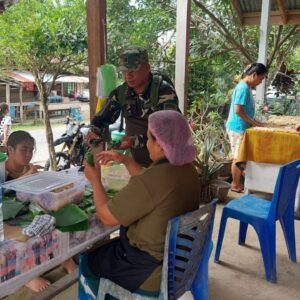 Satgas TMMD Berbaur Dengan Masyarakat Desa Worat-Worat, Ciptakan Kedekatan dan Kemanunggalan