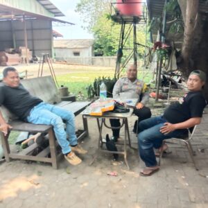 Bhabinkamtibmas Desa Budimulya Sambangi Ketua RT 03, Jalin Silaturahmi dan Himbauan Harkamtibmas