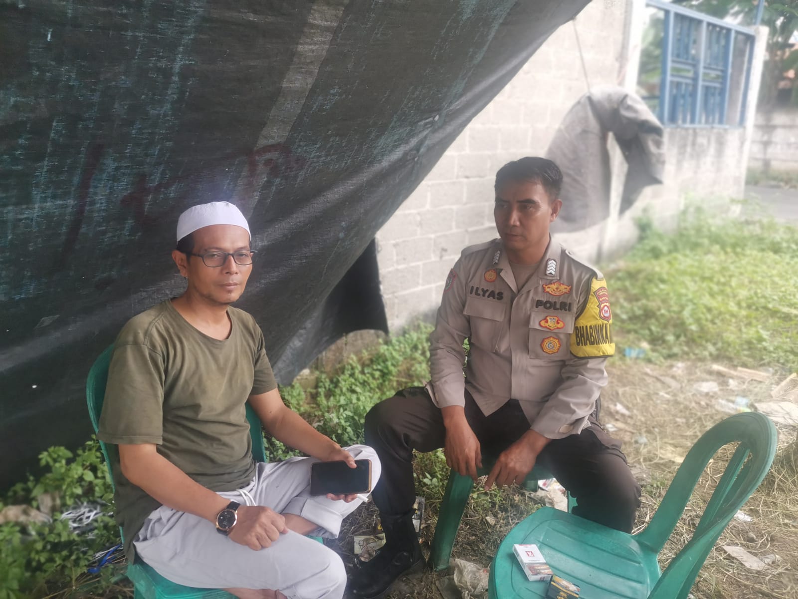 Bripka Ilyas Pererat Silaturahmi dengan Ketua RT 13 Sukamulya, Sampaikan Pesan Kamtibmas