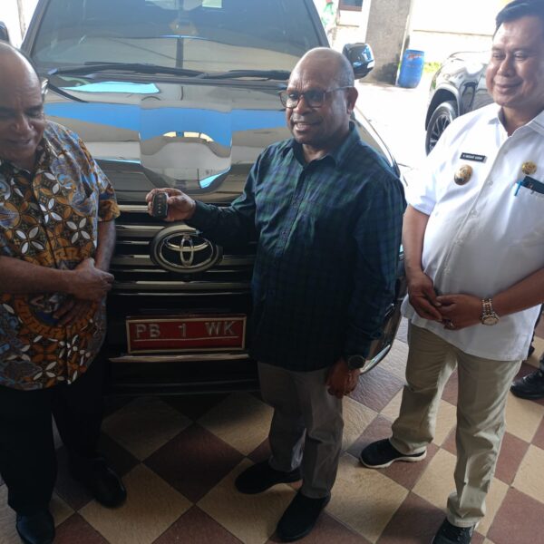 Lambert Jitmau Kembalikan Mobil Dinas, Wali Kota Sorong Beri Apresiasi