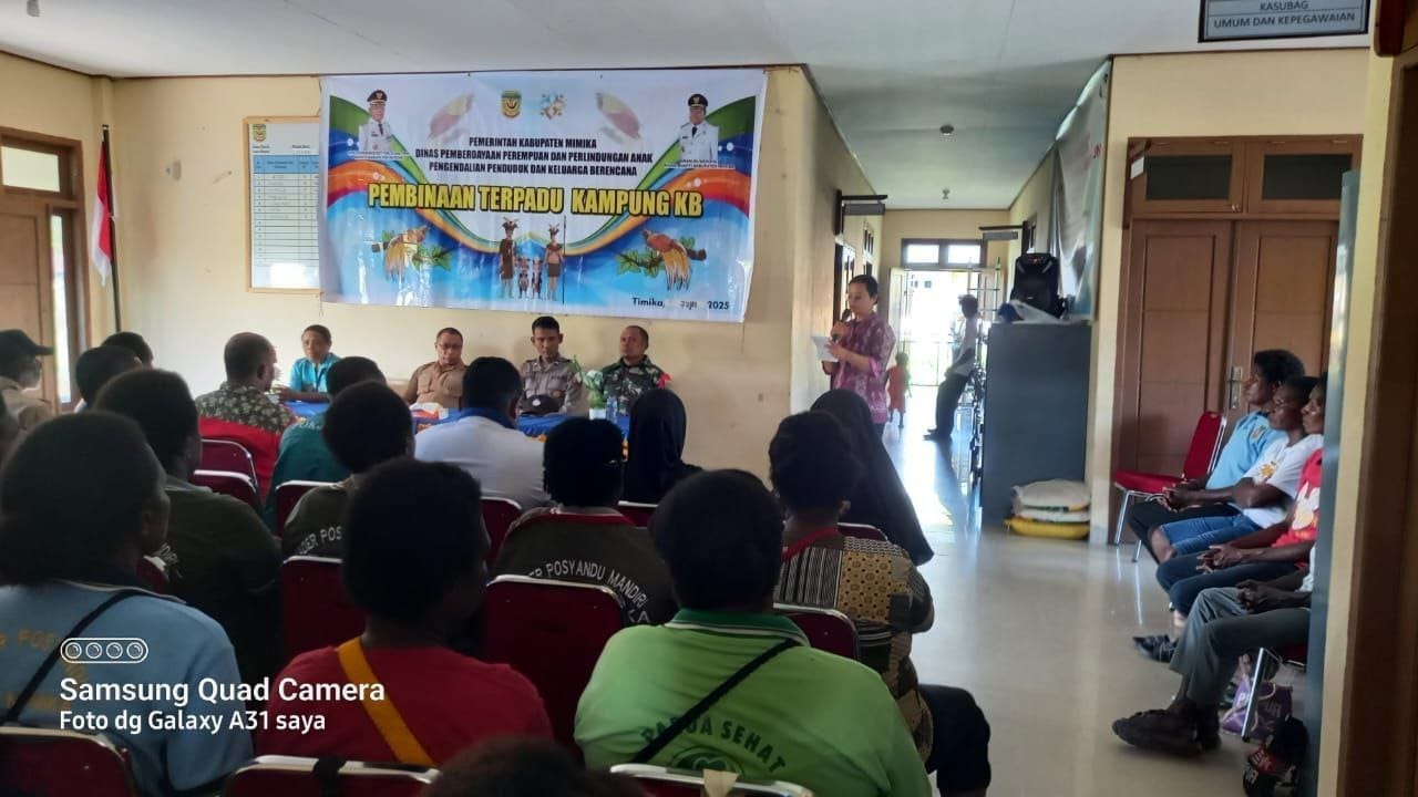 Babinsa Koramil Kokonao Melaksanakan Pendampingan Kegiatan Pembinaan Terpadu Kampung KB Di Wilayah Binaan