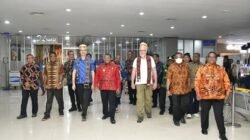 Wakil Gubernur PBD Sambut Kedatangan Duta Besar Finlandia di Bandara Deo Kota Sorong