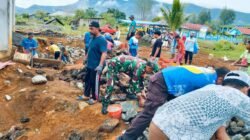 TNI Ada untuk Rakyat: Babinsa Koramil 1505-02 Wasile Bersama Warga Gotong Royong Bangun Pondasi Masjid