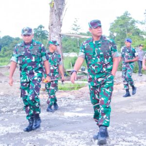 Dandim 1710/Mimika Sambut Kunker Wakasad di Kabupaten Mimika Dandim 1710/Mimika Sambut Kunker Wakasad di Kabupaten Mimika