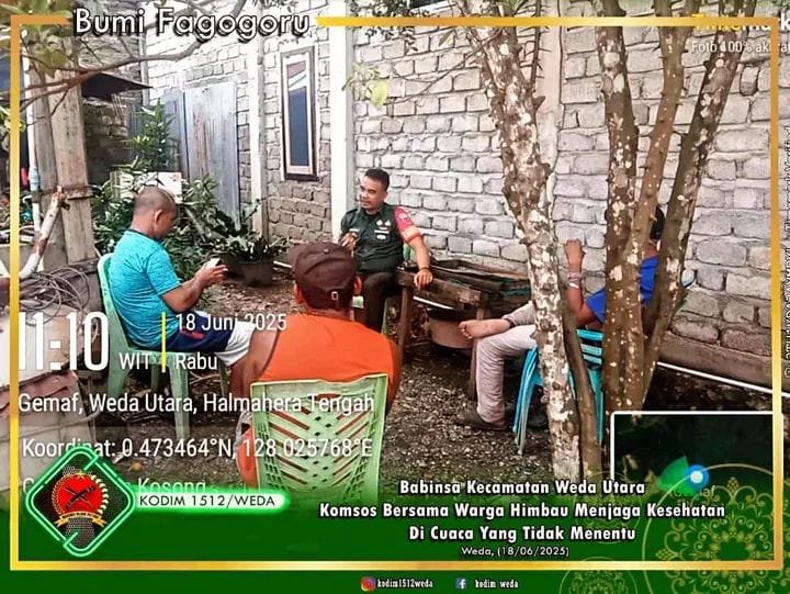 Babinsa Kecamatan Weda Utara Komsos Bersama Warga Himbau Menjaga Kesehatan Di Cuaca Yang Tidak Menentu