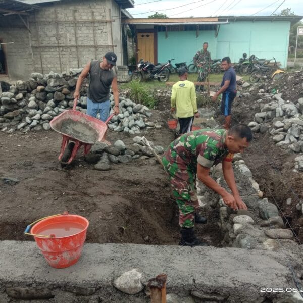 TNI Hadir di Tengah Warga, Babinsa Bangun Pondasi Rumah Bersama Masyarakat