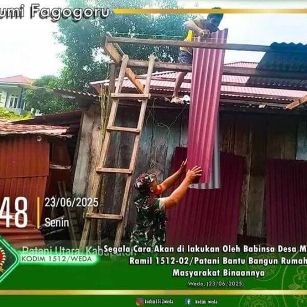 Ringankan Beban Warga Binaan Babinsa Desa Maliforo Ramil 1512-02/Patani Bantu Bangun Rumah Di Desa Binaannya