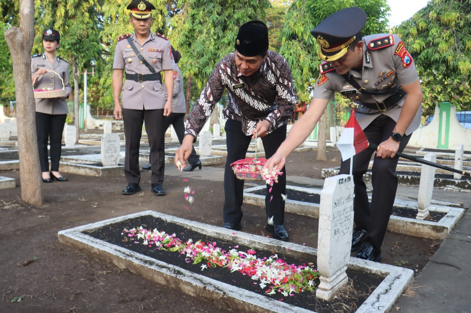 Jelang Hari Bhayangkara ke 79, Kapolres Probolinggo Kota Pimpin Rombongan Ziarah ke TMP
