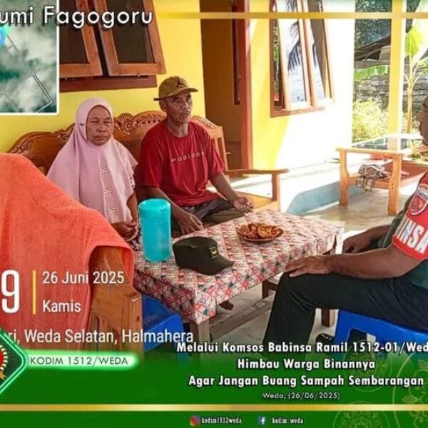 Komsos dengan Masyarakat Babinsa Koramil 1512-01/Weda Sampaikan Jangan Buang Sampah Sembarangan