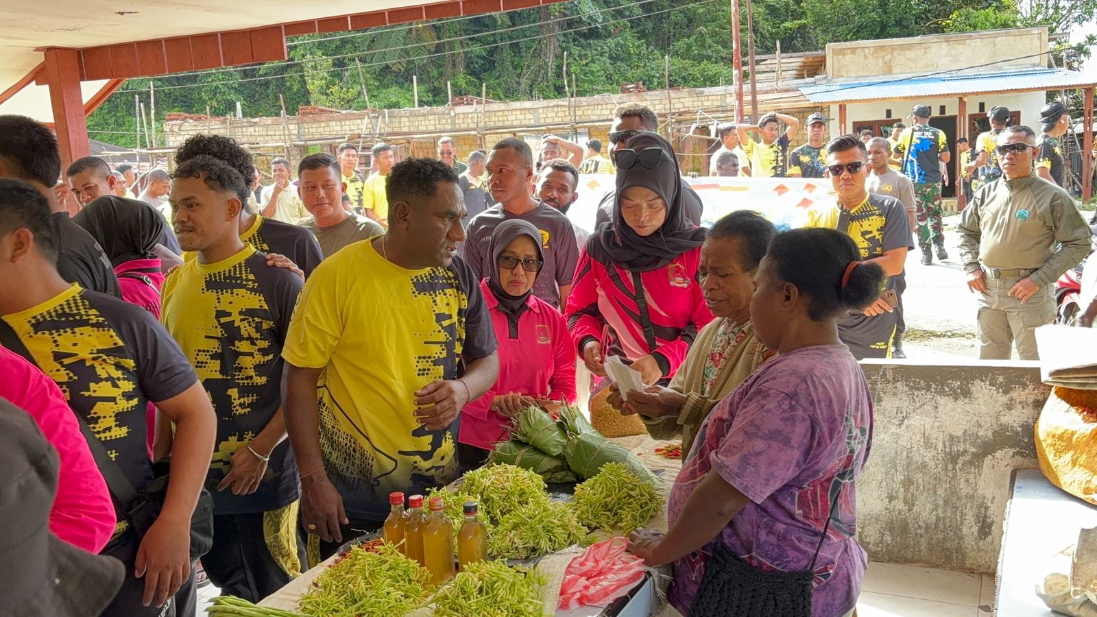 Polres Maybrat Gelar Olahraga Bersama dan Bagikan Doorprize Meriah sebagai Wujud Kepedulian dan Keakraban Sambut Hari Bhayangkara ke-79