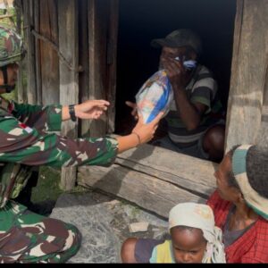 Anjangsana Penuh Kasih, Satgas Yonif 715/Mtl Pererat Keharmonisan di Perbatasan Papua Anjangsana Penuh Kasih, Satgas Yonif 715/Mtl Pererat Keharmonisan di Perbatasan Papua