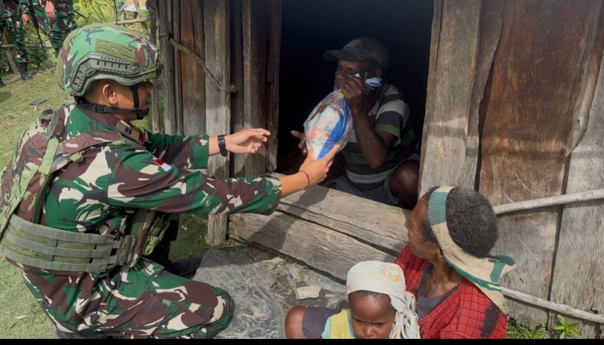Anjangsana Penuh Kasih, Satgas Yonif 715/Mtl Pererat Keharmonisan di Perbatasan Papua