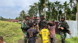 Anjangsana Penuh Kasih Satgas Yonif 126/KC: Bermain, Berbagi, dan Peduli Kesehatan Warga Kombut