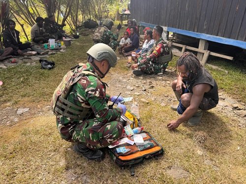 Rajut Kasih Melalui Pelayanan Kesehatan, Satgas Yonif 715/Mtl Terus Menebar Cinta Kepada Masyarakat Puncak Jaya