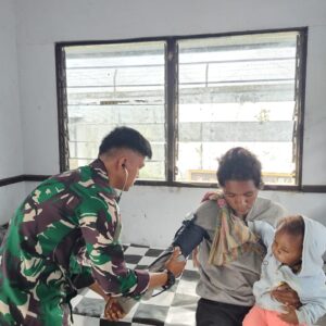 Satgas Yonif 715/Mtl Hadirkan Senyum Melalui Pelayanan Kesehatan Satgas Yonif 715/Mtl Hadirkan Senyum Melalui Pelayanan Kesehatan