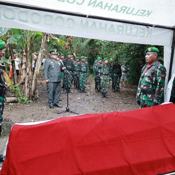 Dandim 1505 Tidore Pimpin Upacara Pemakaman Militer, Beri Penghormatan Terakhir Untuk Serda Abubakar Naser