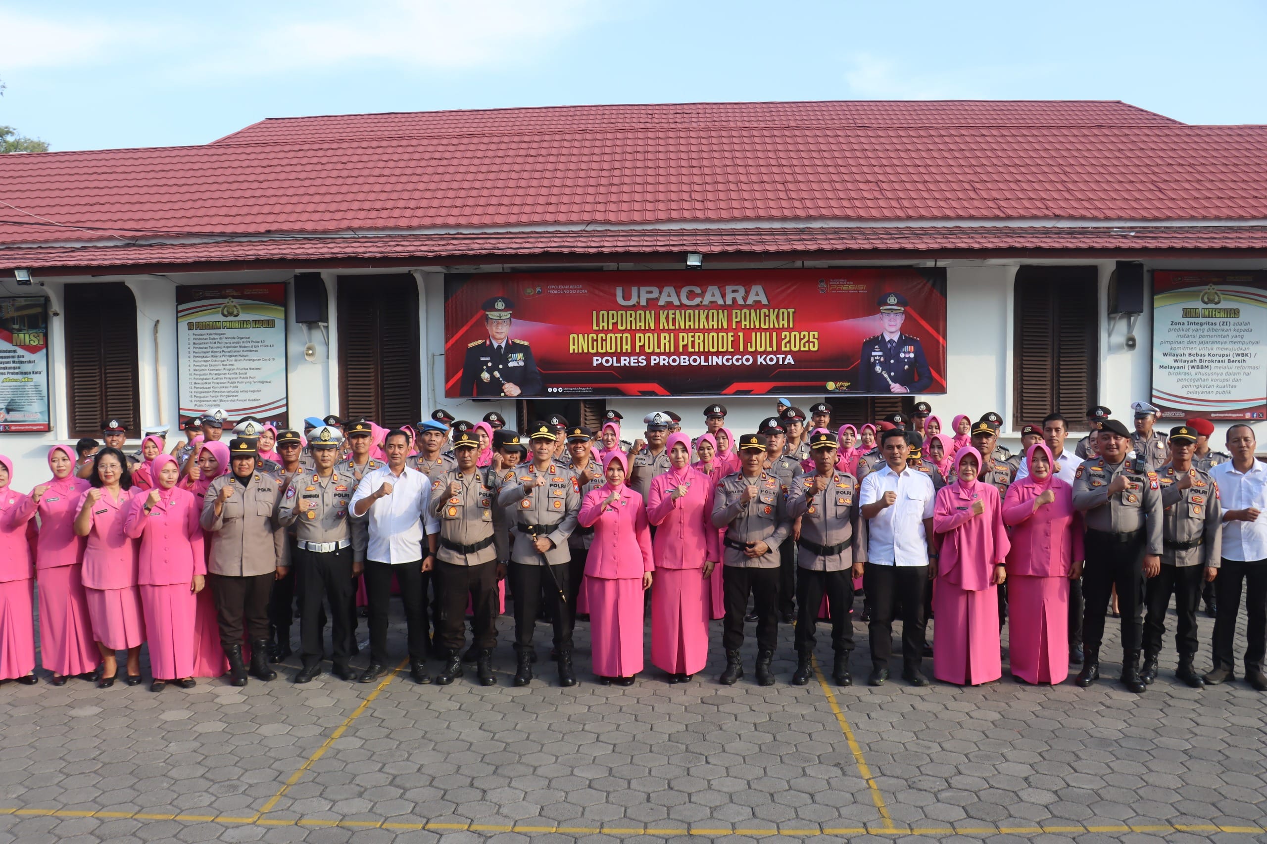 Kapolres Probolinggo Kota Pimpin Upacara Kenaikan Pangkat Puluhan Anggota