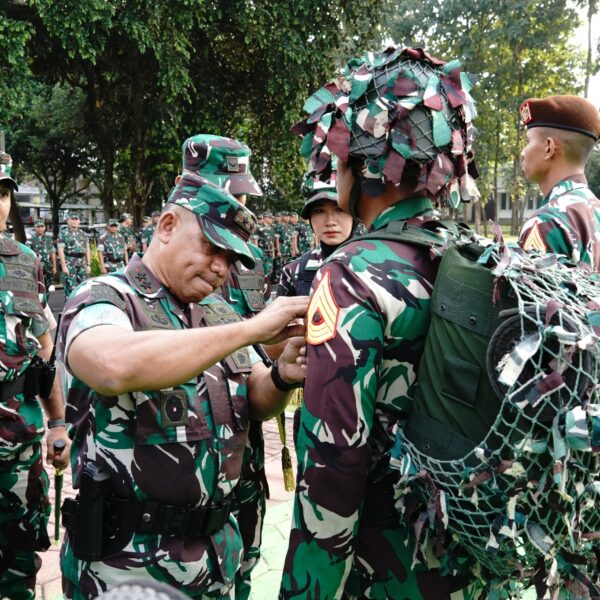 Penyematan Brevet Latihan Widya Yudha dan Menembak Taruna Tingkat III Akmil