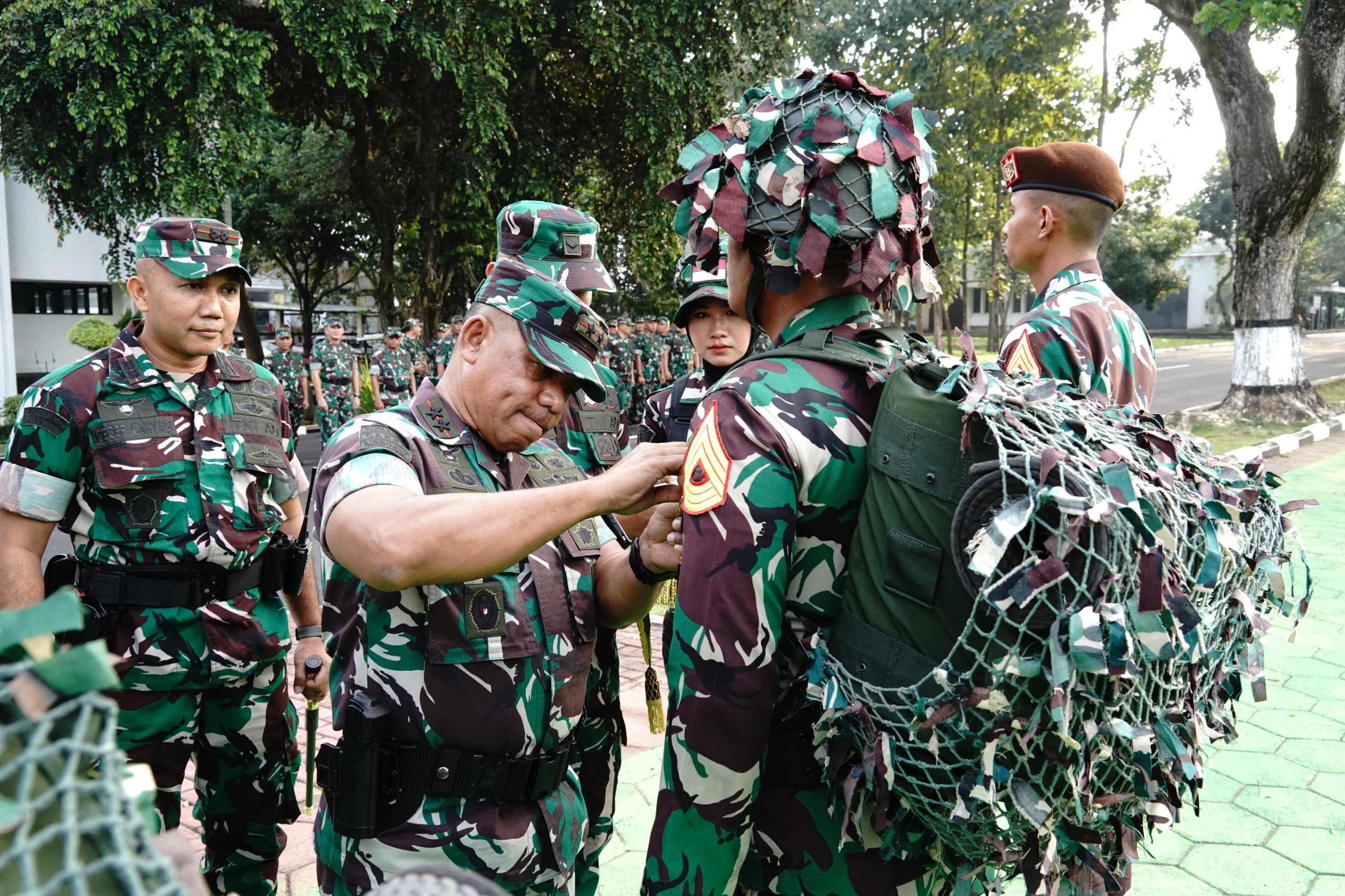 Penyematan Brevet Latihan Widya Yudha dan Menembak Taruna Tingkat III Akmil