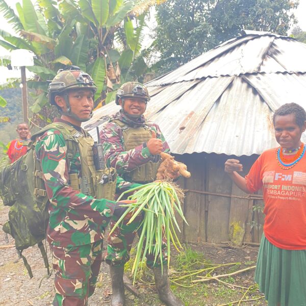 Tegur Sapa di Tanah Kabut: Satgas TNI Menyapa Hati, Bukan Sekedar Wilayah