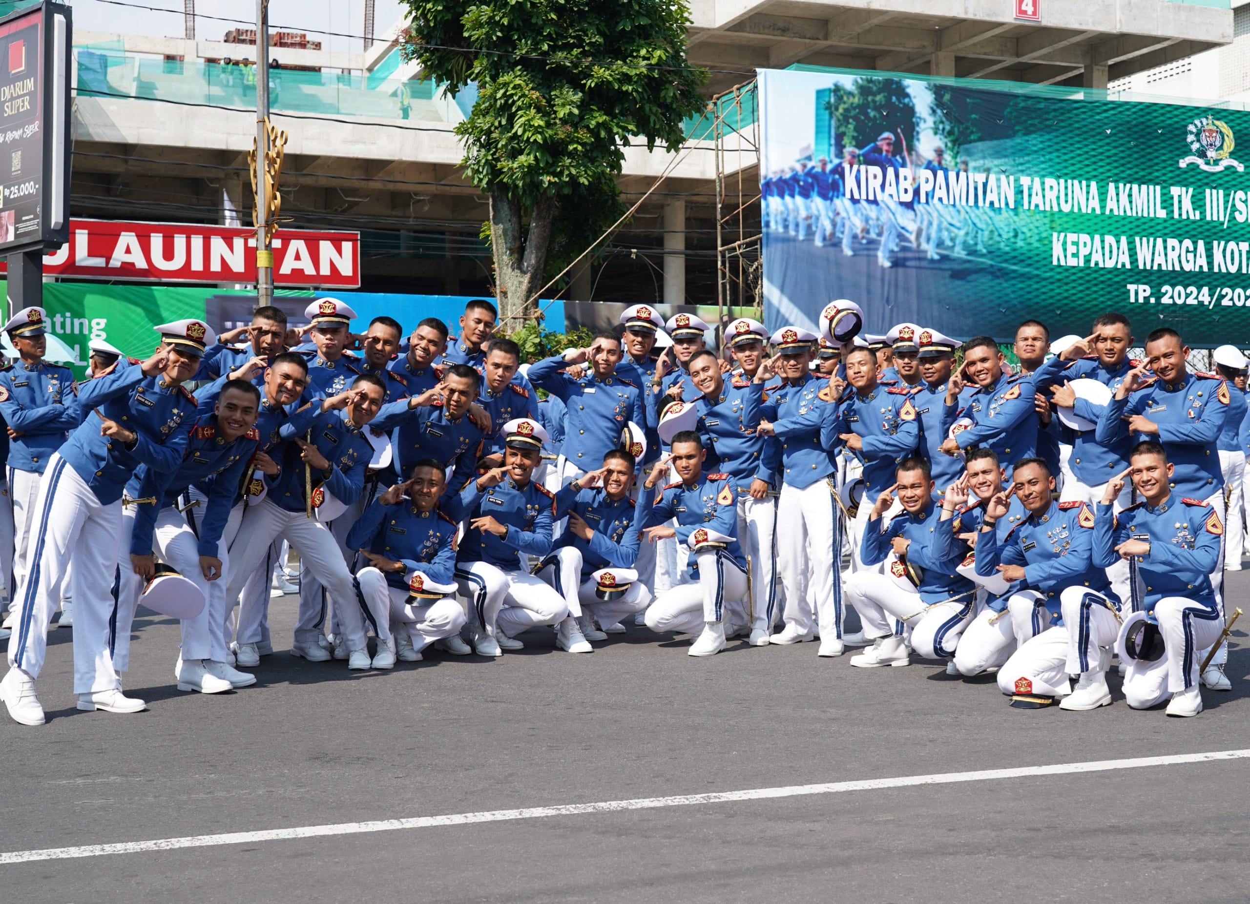 Taruna Akmil Tingkat III dan IV TP 2024/2025 Laksanakan Kirab Pamitan di Kota Magelang