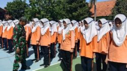 MPLS Siswa Baru, Anggota Kodim Ponorogo Latih Baris Berbaris