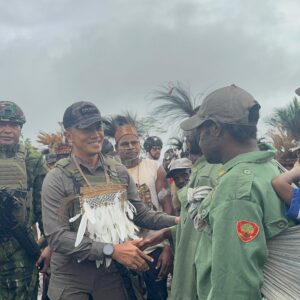 PANGKOGAB WILHAN III BERSAMA SATGAS YONIF 733/MASARIKU GELAR BAKTI SOSIAL, PELAYANAN KESEHATAN, DAN MAKAN GRATIS UNTUK WARGA MUMUGU PANGKOGAB WILHAN III BERSAMA SATGAS YONIF 733/MASARIKU GELAR BAKTI SOSIAL, PELAYANAN KESEHATAN, DAN MAKAN GRATIS UNTUK WARGA MUMUGU