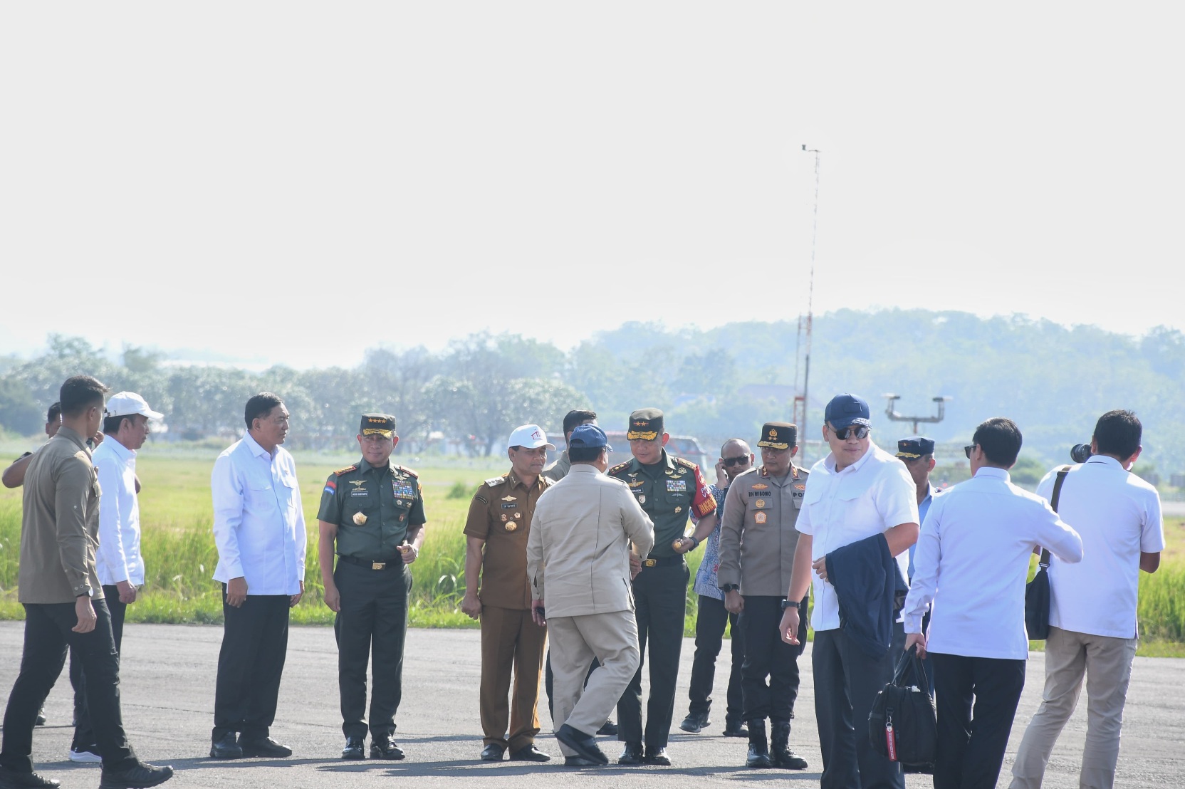 Panglima TNI Dampingi Presiden RI Luncurkan 80.000 Koperasi Desa Merah Putih
