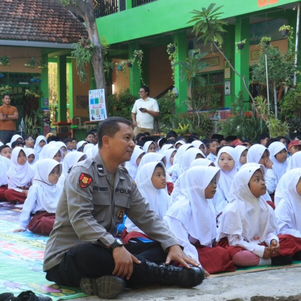Antisipasi Bullying, Polres Probolinggo Kota Gelar Sosialisasi Perlindungan Anak di SDN Sukabumi 10