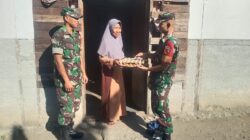 Saling Berbagi Di Jum’at Berkah, Babinsa Koramil 1505-05 Sofifi Berikan Bantuan Sembako Kepada Warga Kurang Mampu
