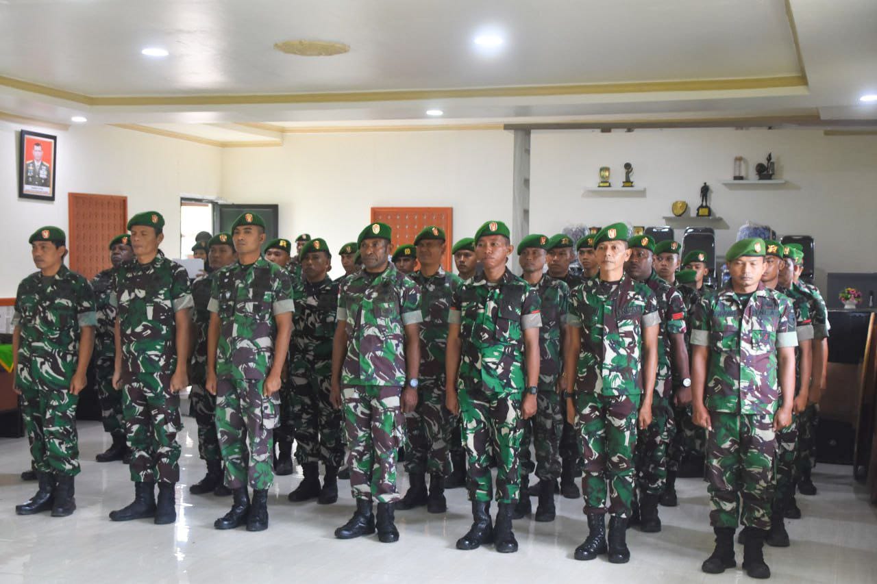 Dandim 1710/Mimika Lepas Dua Anggota Terbaiknya Untuk Melanjutkan Pengabdian Di Satuan Yang Lain
