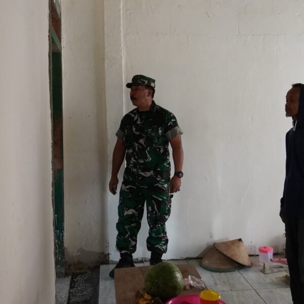 Kasdim Bojonegoro Tinjau Pembangunan Fisik Sasaran TMMD ke- 125 di Soko Temayang Kasdim Bojonegoro Tinjau Pembangunan Fisik Sasaran TMMD ke- 125 di Soko Temayang