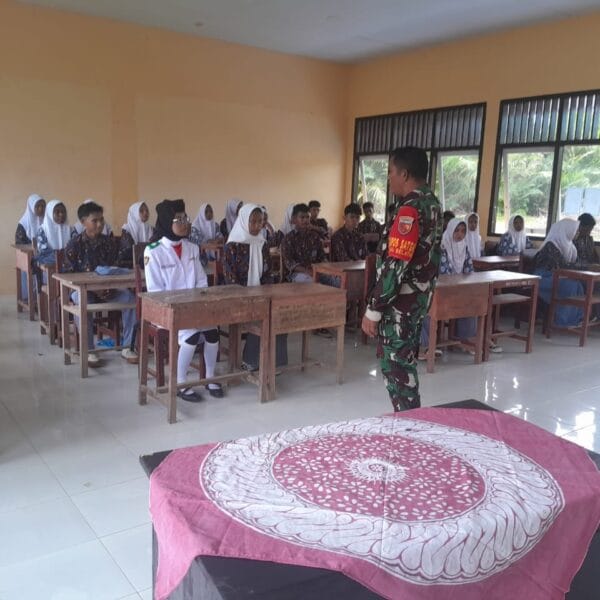Wujud Kepedulian TNI, Babinsa Beri Pembekalan Moral pada Siswa SMA