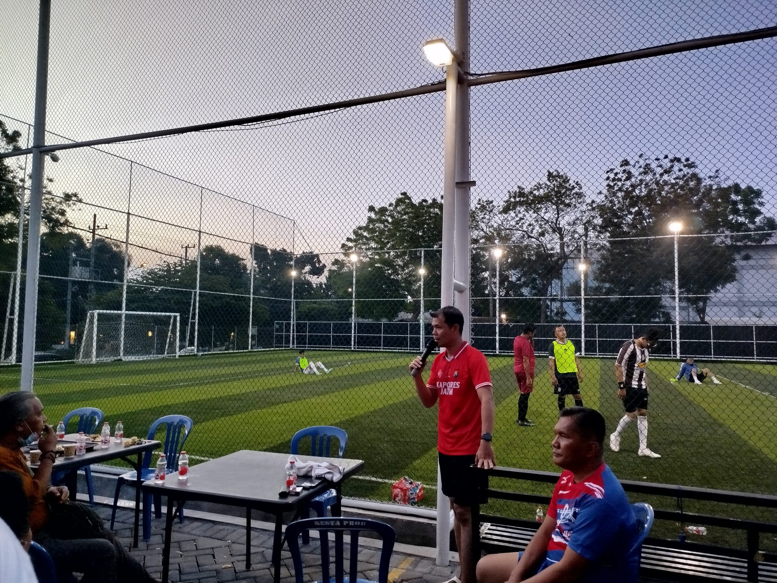 Kapolresta Probolinggo Gelar "Piramida Ngopi Bareng" Bersama Media, Pererat Sinergi Lewat Sepak Bola Persahabatan