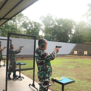Tingkatkan Kemampuan Prajurit, Lanud Sultan Hasanuddin Gelar Latihan Menembak Pistol Tingkatkan Kemampuan Prajurit, Lanud Sultan Hasanuddin Gelar Latihan Menembak Pistol