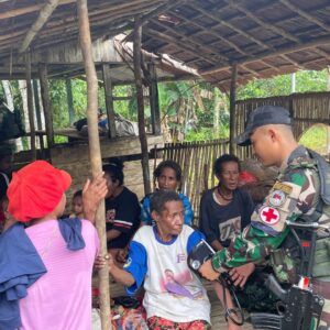 Satgas Yonif 126/KC Sapa Warga Kampung Maju: Gelar Pengobatan Keliling dan Kenali Budaya Mengunyah Pinang Satgas Yonif 126/KC Sapa Warga Kampung Maju: Gelar Pengobatan Keliling dan Kenali Budaya Mengunyah Pinang
