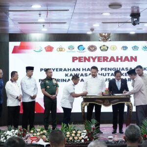 TNI Tegas Hadapi Perambah Hutan Ilegal TNI Tegas Hadapi Perambah Hutan Ilegal