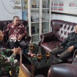 Perkuat Sinergi Bersama Aparatur Desa, Babinsa Lakukan Komsos Bersama Sekdes Perkuat Sinergi Bersama Aparatur Desa, Babinsa Lakukan Komsos Bersama Sekdes