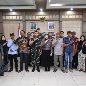 Kadislog Lanud Sultan Hasanuddin Menyaksikan Penandatanganan Pelepasan Hak Tanah Pengganti Aset TNI AU Becakayu Kadislog Lanud Sultan Hasanuddin Menyaksikan Penandatanganan Pelepasan Hak Tanah Pengganti Aset TNI AU Becakayu
