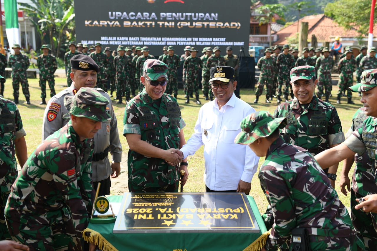 Danpusterad: Gotong Royong Menjadi Bukti Nyata Kebersamaan Sebagai Wujud Manunggal TNI-Rakyat