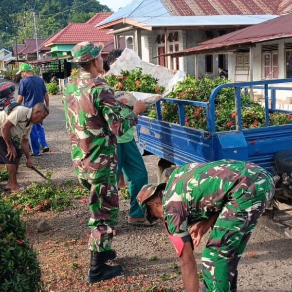 Jum'at Bersih, Koramil 1505-05 Sofifi Bersama Warga Ciptakan Lingkungan Masjid yang Bersih dan Sehat