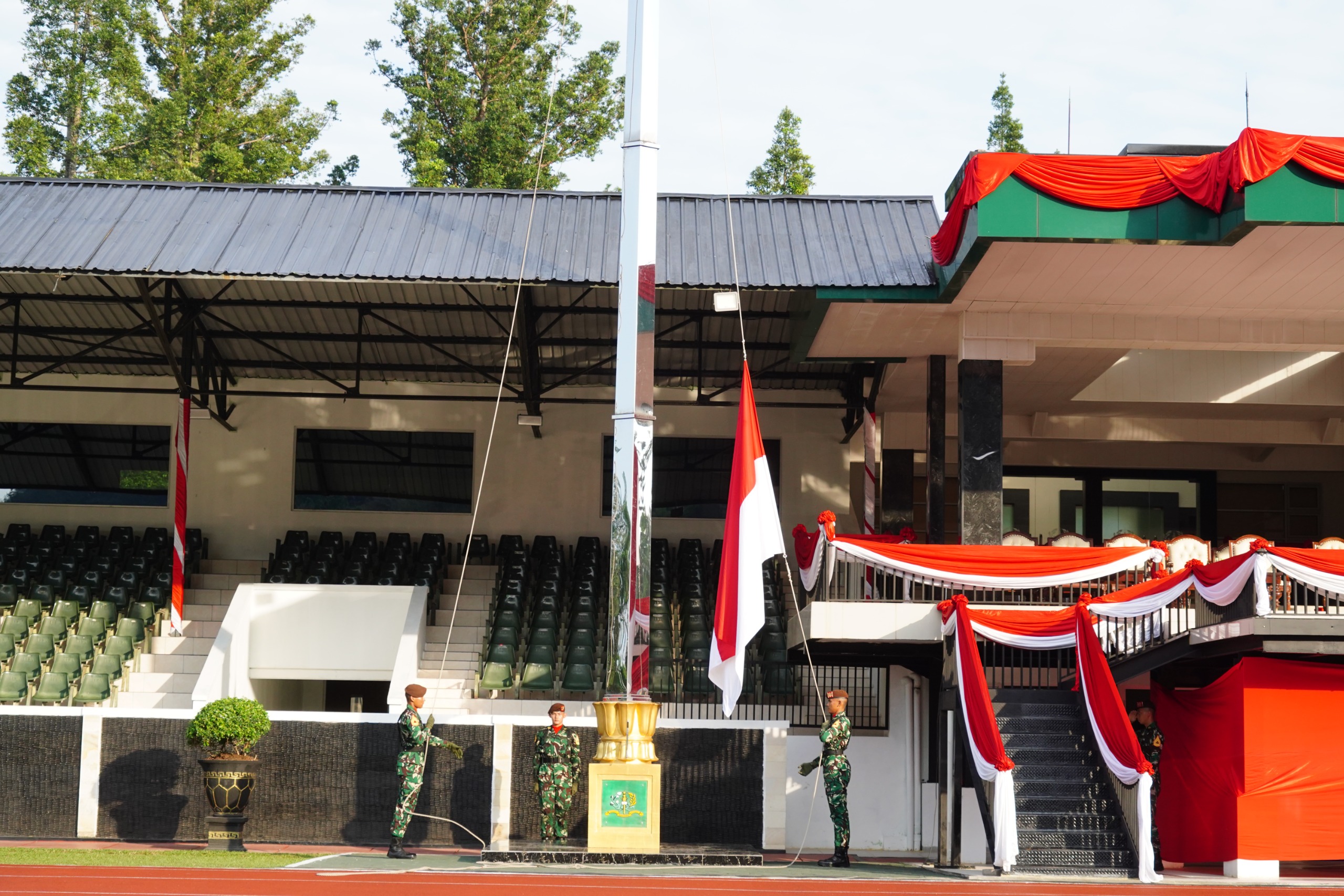 Kakordos Akmil Pimpin Upacara Bendera Minggu Pertama Bulan Agustus