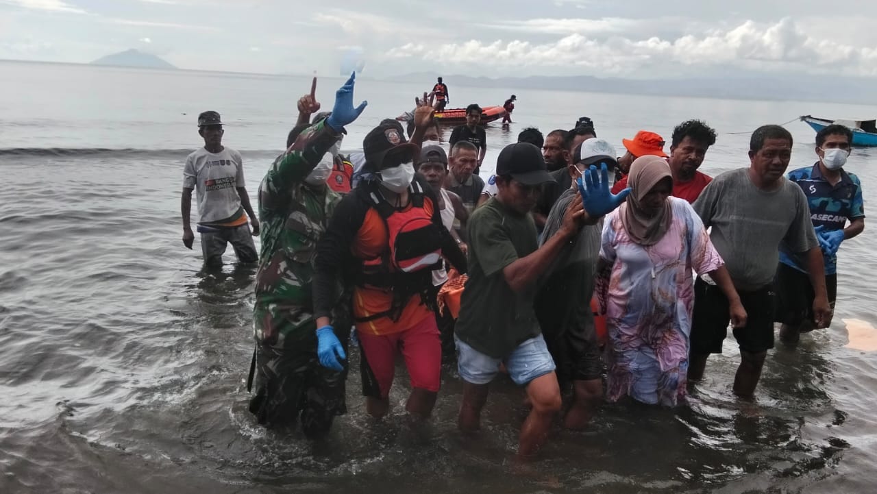 Hari Keempat Pencarian, TNI-Polri dan Basarnas Temukan Korban Hilang dalam Kondisi Meninggal Dunia di Laut