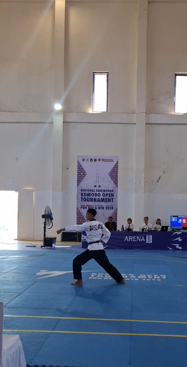 Kembali Raih Prestasi, Anggota Polres Probolinggo Kota Sabet 2 Medali di Kejuaraan Komodo Open 2025