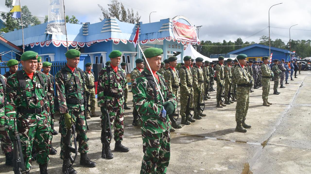 Dandim 1710/Mimika Ikuti Upacara Tabur Bunga di Pelabuhan Poumako Dalam Rangka Memperingati HUT Ke-80 Kemerdekaan RI