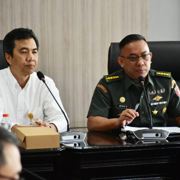 Kolaborasi untuk Pertumbuhan Ekonomi : Kasilog Kasrem 091/ASN Hadiri Rapat dan Vicon
